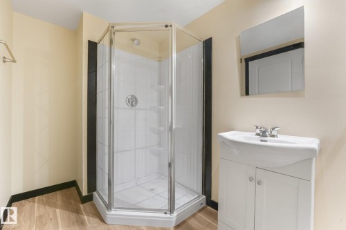 16523 89 Street Nw, Edmonton, AB - Indoor Photo Showing Bathroom