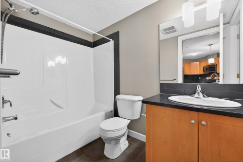 #311 3719 Whitelaw Ln Nw, Edmonton, AB - Indoor Photo Showing Bathroom