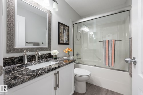 8919 176 Avenue Nw, Edmonton, AB - Indoor Photo Showing Bathroom