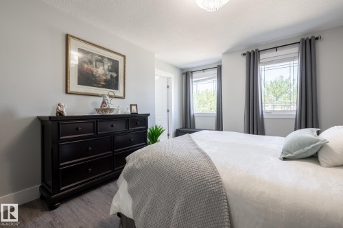 8919 176 Avenue Nw, Edmonton, AB - Indoor Photo Showing Bedroom