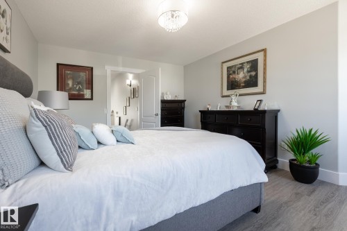 8919 176 Avenue Nw, Edmonton, AB - Indoor Photo Showing Bedroom