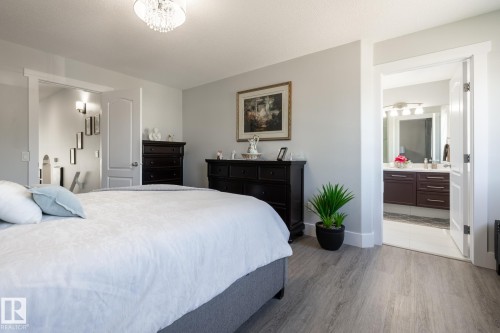 8919 176 Avenue Nw, Edmonton, AB - Indoor Photo Showing Bedroom