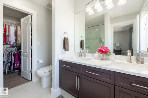 8919 176 Avenue Nw, Edmonton, AB - Indoor Photo Showing Bathroom