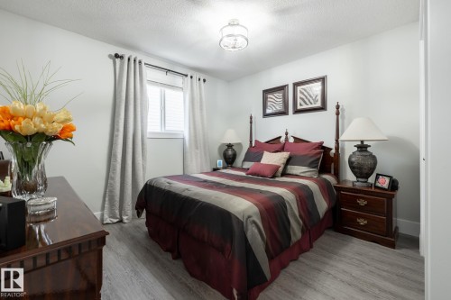 8919 176 Avenue Nw, Edmonton, AB - Indoor Photo Showing Bedroom