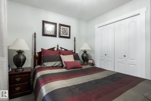 8919 176 Avenue Nw, Edmonton, AB - Indoor Photo Showing Bedroom