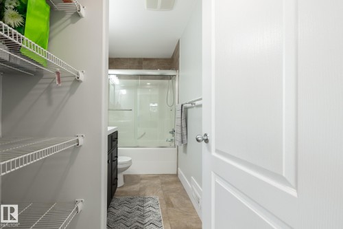 8919 176 Avenue Nw, Edmonton, AB - Indoor