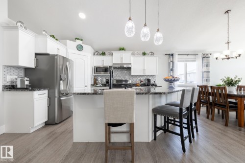 8919 176 Avenue Nw, Edmonton, AB - Indoor Photo Showing Kitchen With Upgraded Kitchen