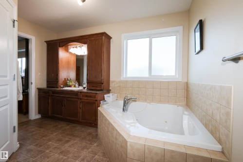 9606 82 Avenue, Morinville, AB 