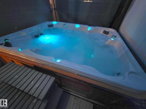 Built-in spa featuring underwater lighting and integrated seating - 9606 82 Avenue, Morinville, AB 