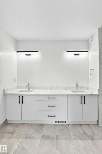 12411 86 Street Nw, Edmonton, AB - Indoor Photo Showing Bathroom