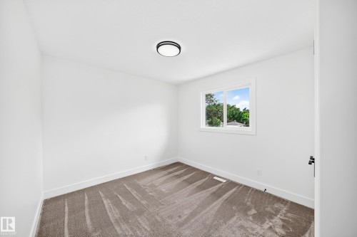 12411 86 Street Nw, Edmonton, AB - Indoor Photo Showing Other Room