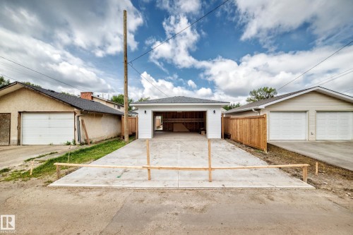 12411 86 Street Nw, Edmonton, AB - Outdoor