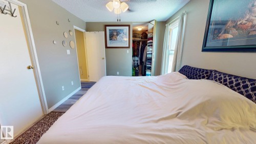 1102 Saddleback Road Nw, Edmonton, AB - Indoor Photo Showing Bedroom