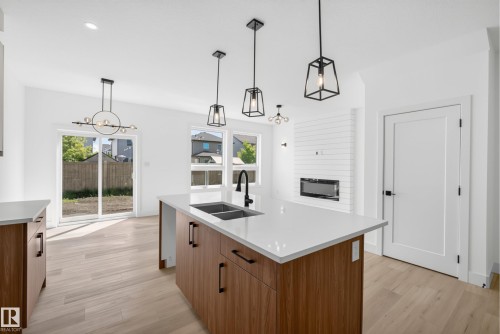 117 Caledon Crescent, Spruce Grove, AB - Indoor Photo Showing Kitchen With Double Sink
