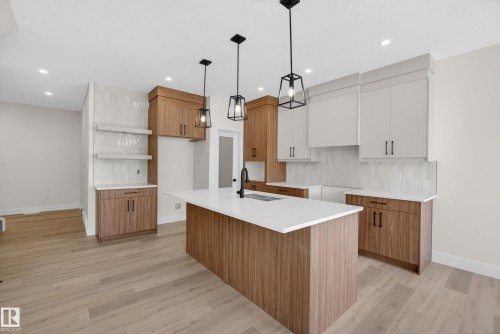 117 Caledon Crescent, Spruce Grove, AB - Indoor Photo Showing Kitchen