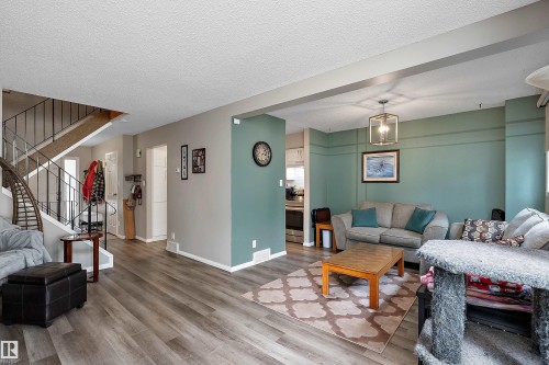 3912 134 Avenue Nw, Edmonton, AB 