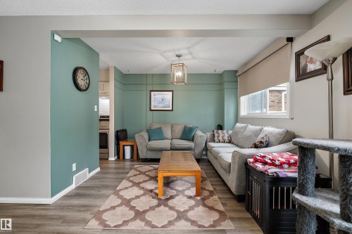 3912 134 Avenue Nw, Edmonton, AB 