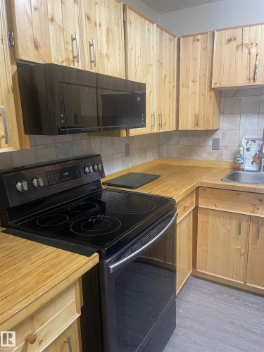 #208 9810 178 St Nw, Edmonton, AB - Indoor Photo Showing Kitchen