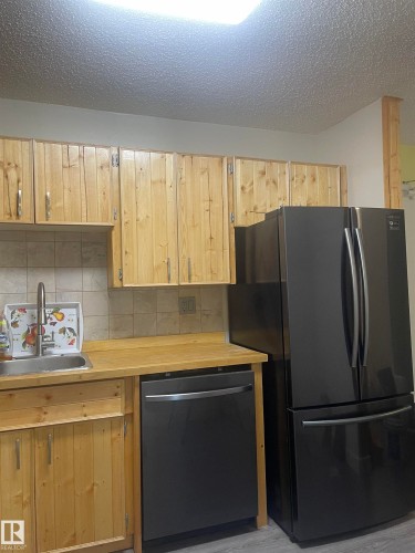 #208 9810 178 St Nw, Edmonton, AB - Indoor Photo Showing Kitchen