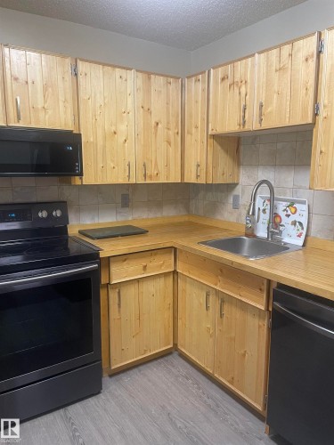 #208 9810 178 St Nw, Edmonton, AB - Indoor Photo Showing Kitchen