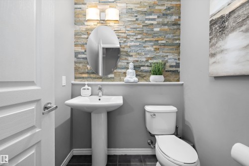 3332 Cutler Crescent Sw, Edmonton, AB - Indoor Photo Showing Bathroom