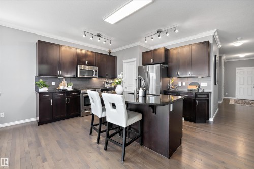3332 Cutler Crescent Sw, Edmonton, AB - Indoor Photo Showing Kitchen With Upgraded Kitchen