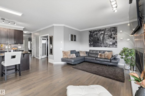 3332 Cutler Crescent Sw, Edmonton, AB - Indoor Photo Showing Living Room