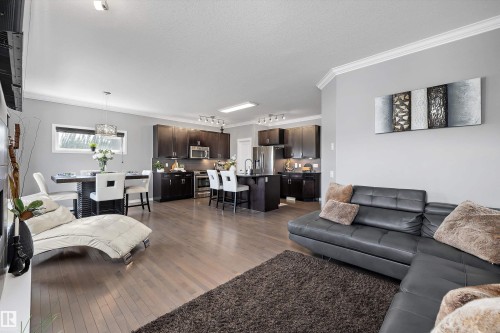 3332 Cutler Crescent Sw, Edmonton, AB - Indoor Photo Showing Living Room