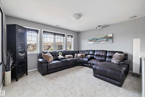 3332 Cutler Crescent Sw, Edmonton, AB - Indoor Photo Showing Living Room