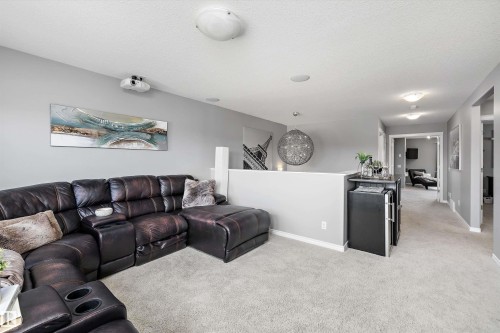 3332 Cutler Crescent Sw, Edmonton, AB - Indoor Photo Showing Living Room