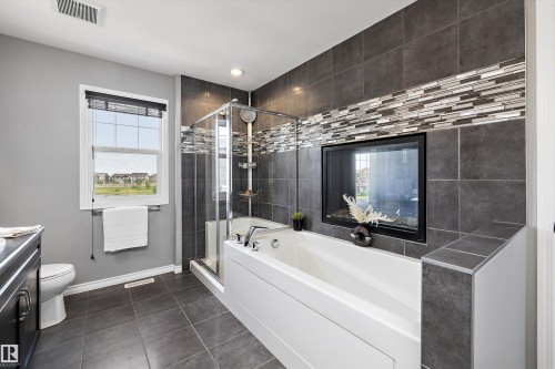 3332 Cutler Crescent Sw, Edmonton, AB - Indoor Photo Showing Bathroom
