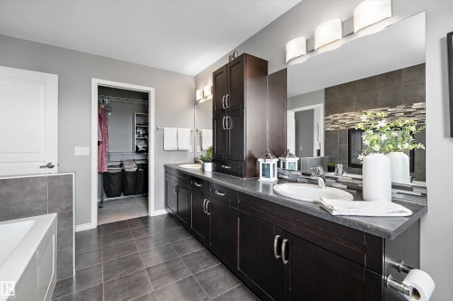 3332 Cutler Crescent Sw, Edmonton, AB - Indoor Photo Showing Bathroom