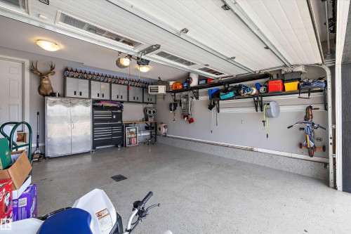 3332 Cutler Crescent Sw, Edmonton, AB - Indoor Photo Showing Garage