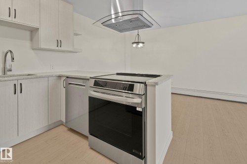 #1408 10125 109 St Nw, Edmonton, AB - Indoor Photo Showing Kitchen