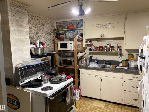 12044 64 Street Nw, Edmonton, AB - Indoor Photo Showing Kitchen