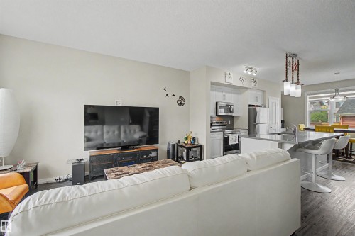 2234 Glenridding Boulevard Sw, Edmonton, AB - Indoor Photo Showing Living Room