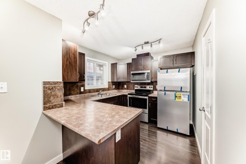 #47 12004 22 Av Sw, Edmonton, AB - Indoor Photo Showing Kitchen