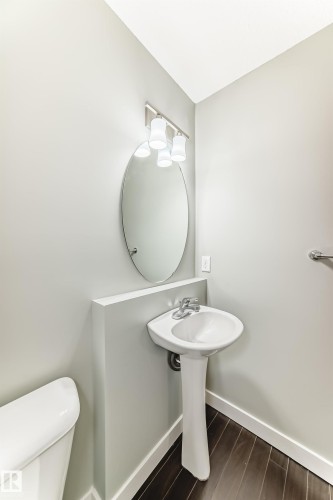 #47 12004 22 Av Sw, Edmonton, AB - Indoor Photo Showing Bathroom