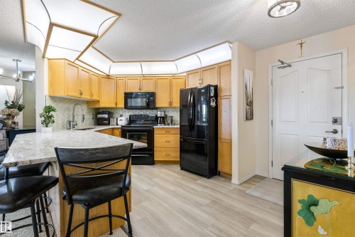 #233 279 Suder Greens Dr Nw, Edmonton, AB - Indoor Photo Showing Kitchen