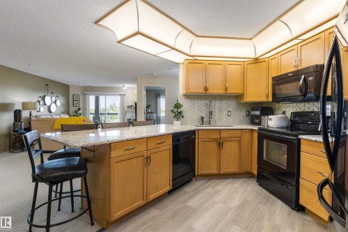 #233 279 Suder Greens Dr Nw, Edmonton, AB - Indoor Photo Showing Kitchen