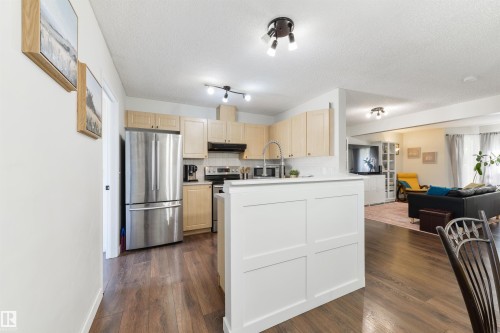 4790 Terwillegar Common Nw, Edmonton, AB - Indoor Photo Showing Kitchen