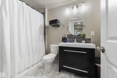 4790 Terwillegar Common Nw, Edmonton, AB - Indoor Photo Showing Bathroom