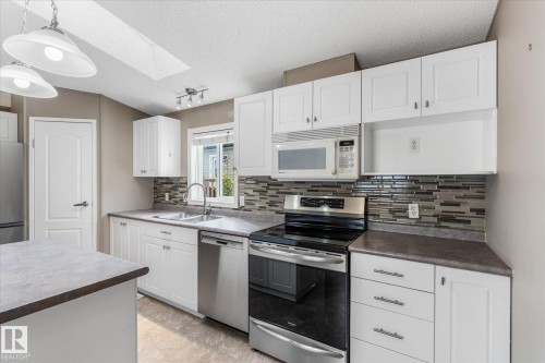 856 53222 Range Road 272, Rural Parkland County, AB - Indoor Photo Showing Kitchen With Double Sink