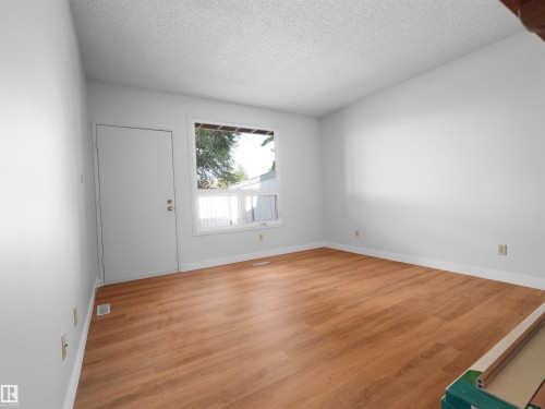#50 1904 48 St Nw, Edmonton, AB - Indoor Photo Showing Other Room