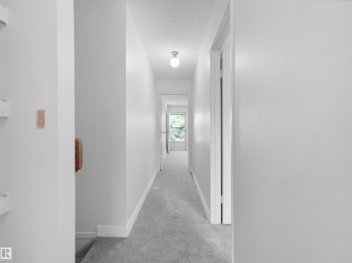 #50 1904 48 St Nw, Edmonton, AB - Indoor Photo Showing Other Room