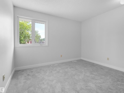 #50 1904 48 St Nw, Edmonton, AB - Indoor Photo Showing Other Room
