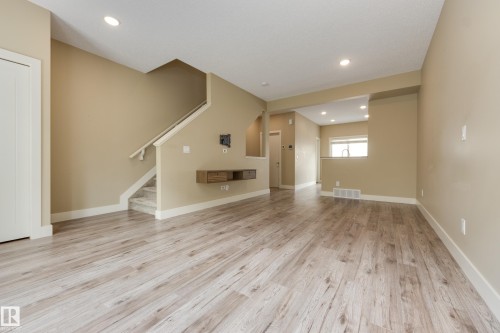 #39 804 Welsh Dr Sw, Edmonton, AB - Indoor Photo Showing Other Room