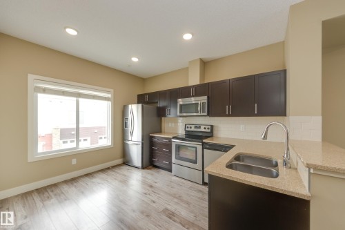 #39 804 Welsh Dr Sw, Edmonton, AB - Indoor Photo Showing Kitchen With Double Sink