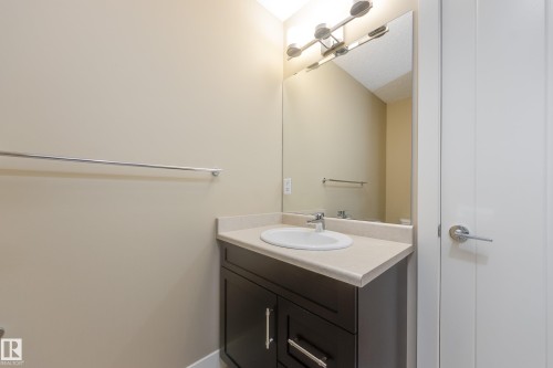 #39 804 Welsh Dr Sw, Edmonton, AB - Indoor Photo Showing Bathroom