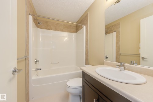 #39 804 Welsh Dr Sw, Edmonton, AB - Indoor Photo Showing Bathroom